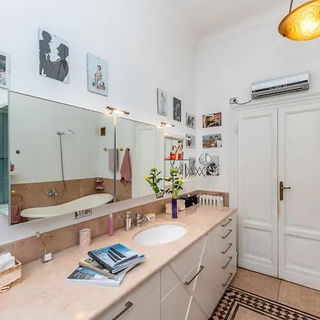 Very In Cadorna Station Area! Excellent If Arrive From Malpensa Airport شقة