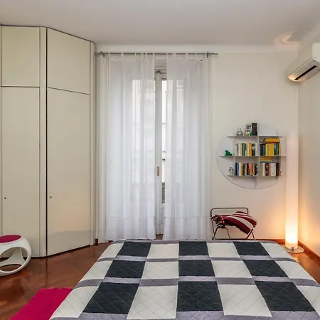 Апартаменты Very In Cadorna Station Area! Excellent If Arrive From Malpensa Airport Милан
