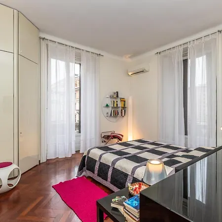 Very In Cadorna Station Area! Excellent If Arrive From Malpensa Airport * Милан